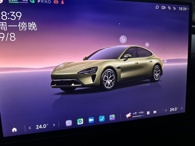 小米汽车使用总结
外观上：
不错没啥好说的
内饰上：
1.内饰做的还行侧面绒布质