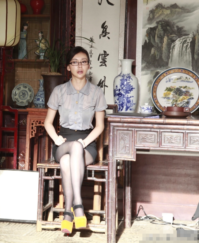 巩新亮，168cm，古典韵味，恬静雅致。