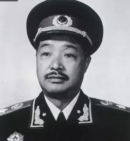 1936年7月，红二方面军进入松潘草地，没有吃的，贺龙突然提出钓鱼吃，众人差点惊