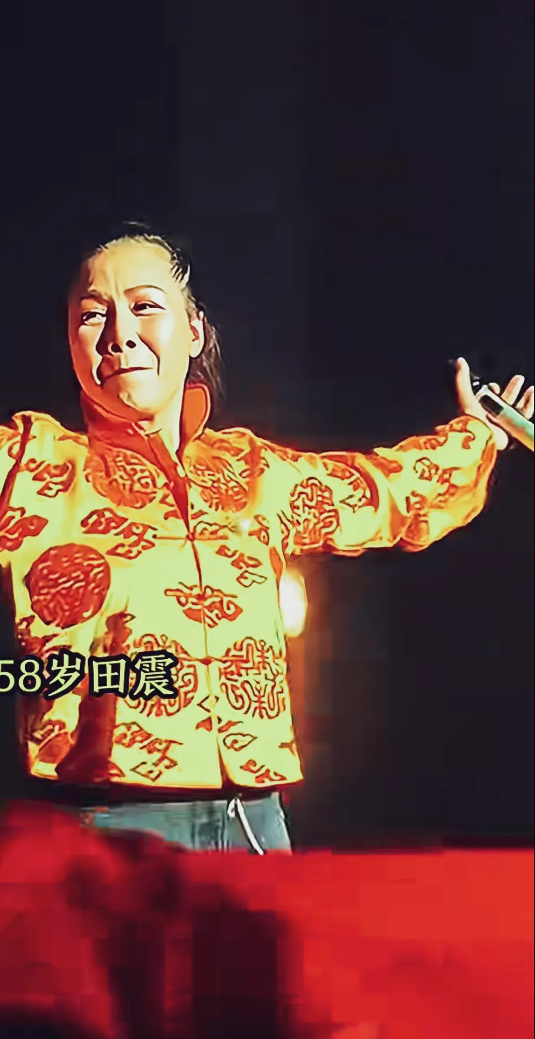 田震穿混搭风亮相活动











许久未露面的田震，这次亮相活动，她竟