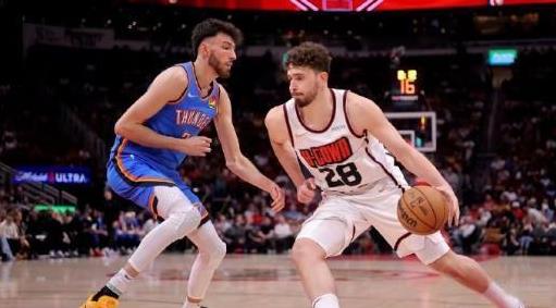 随着火箭大胜雷霆，NBA最新西部排名前八如下

1、雷霆——64胜13负（还剩5