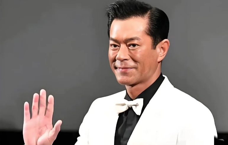 古天乐最近愁的头发都快“掉光了”

他作为香港电影工作者总会会长，最近公开向记者