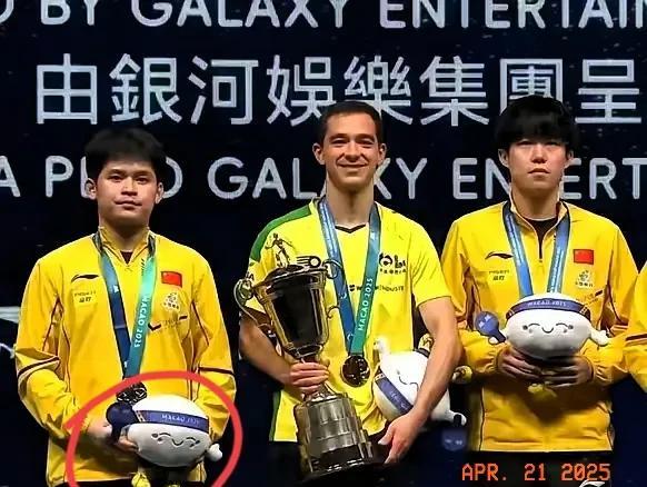 别懊恼，别生气，我们只享受乒乓球的精彩
昨天的男单决赛，不是林诗栋打得不行，而是
