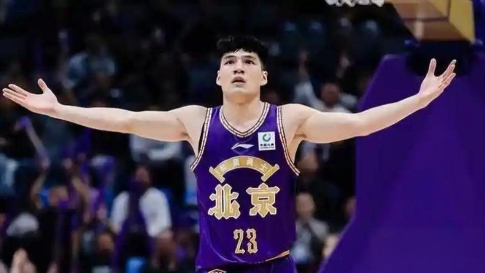 CBA3消息：陈国豪示好广东，上海追求赵睿，广厦续约王博