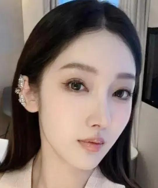 她发长文晒聊天记录，说钱是对方主动给的补偿，还贴了转账记录，字里行间带着气：“没