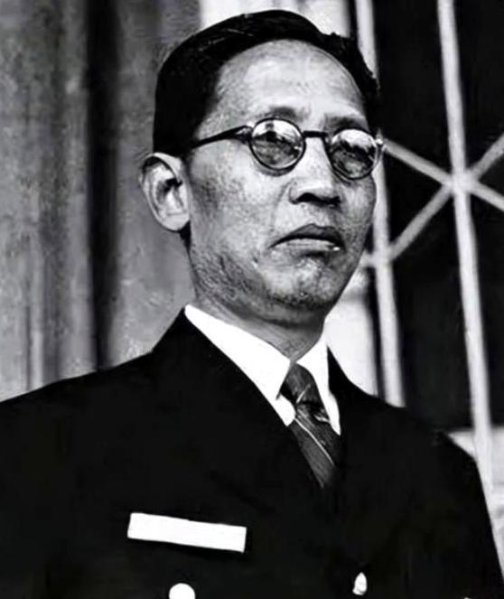 1949年1月，中统特务头目叶秀峰将2700根金条交予儿子，命其携往台湾。谁料其