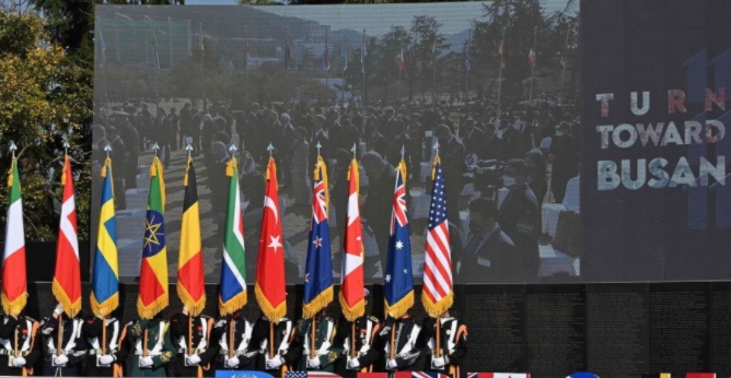 这几天很多人都在呼唤巴沙尔重回叙利亚。



因为叙利亚乱了，朱拉尼又从大马士革