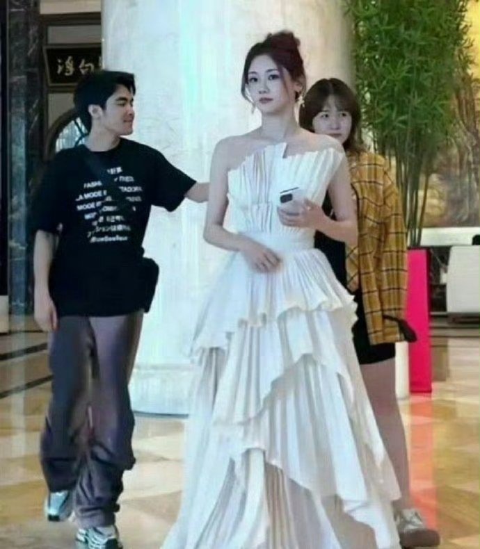 苗苗是怎么保养的，生了三个孩子，身上却没有一丝妈味儿