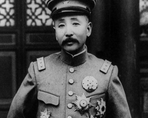 1928年，张作霖被日军暗算，炸的血肉模糊，士兵要送他去医院，不料，却被张作霖拦
