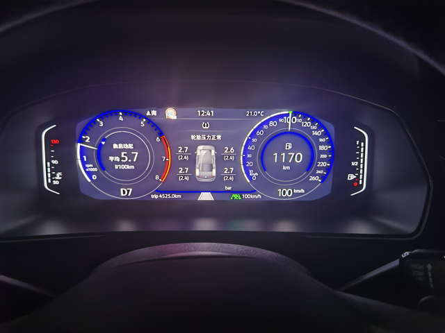 迈腾380油耗
提前一天上高速，一路畅通，没有堵车。平时上下班12，3个油。现在