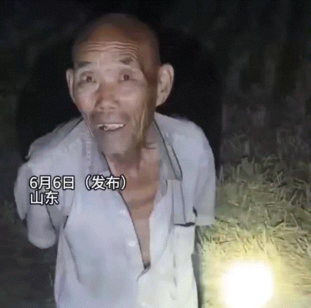 暖心！山东，一年轻女子开着收割机收麦，期间则遇到一个81岁的大爷，当得知大爷是个