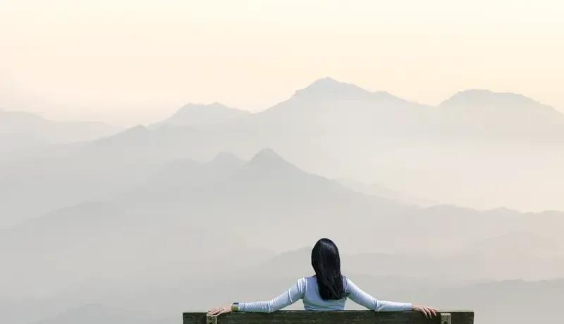 开心过潇洒的活
人生在世要快乐
别管钱少或钱多
健康活着才值得
人生在世有几何