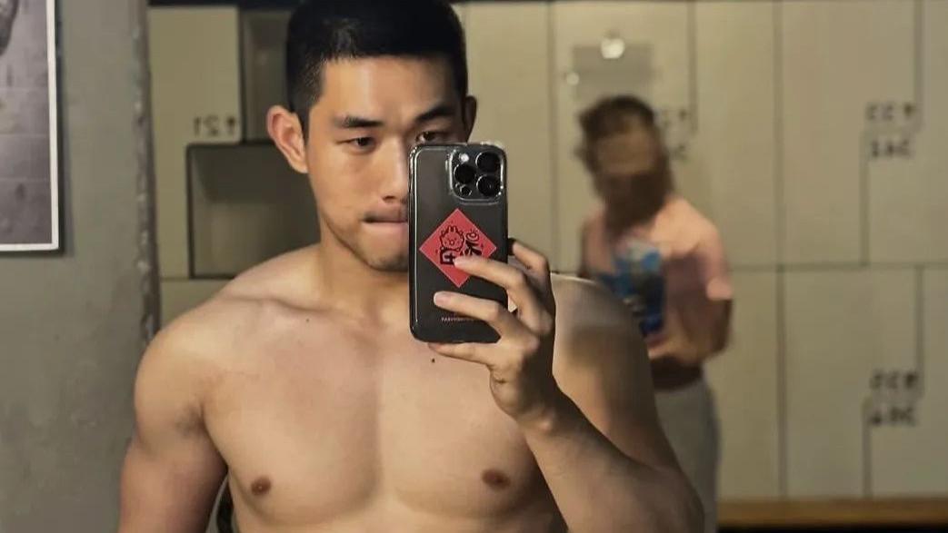 土直憨憨锅铲头帅哥, 氛围感十足!