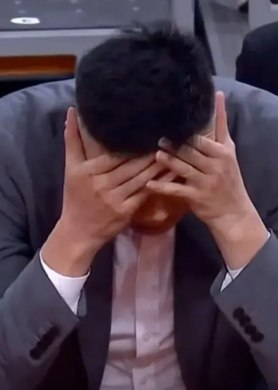 宏远朋友们，只能默默承受吧，什么词语都不能形容现在的心情，心中有十万个为什么：轻
