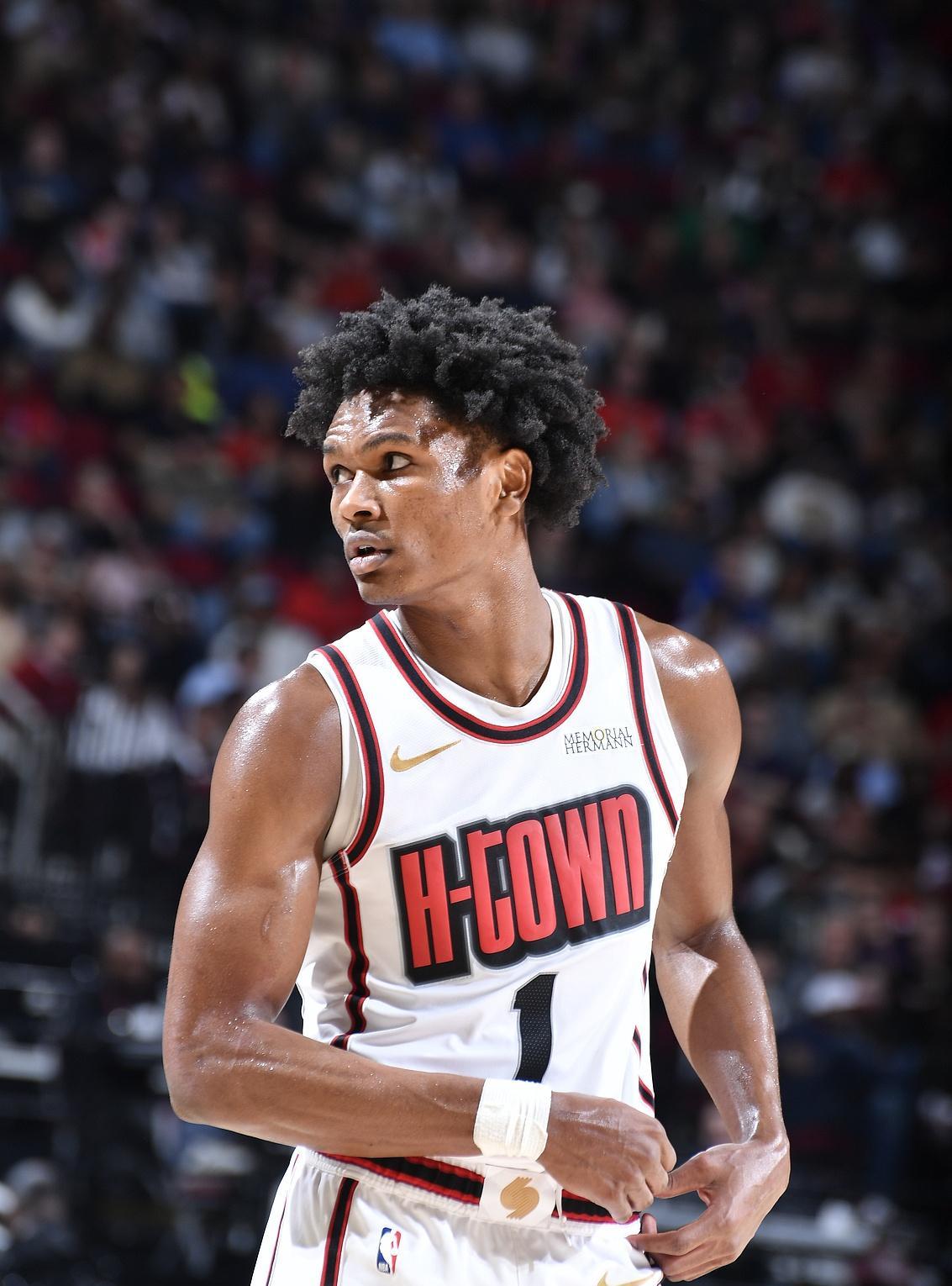 ESPN名记SHAMS分析，如果季后赛中火箭队能够赢下几轮系列赛，他们或许会维持