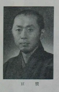 早年，潘楚桐参加了共产党，他一边在学校教书，一边在当地闹革命，组织队伍与地方的乡