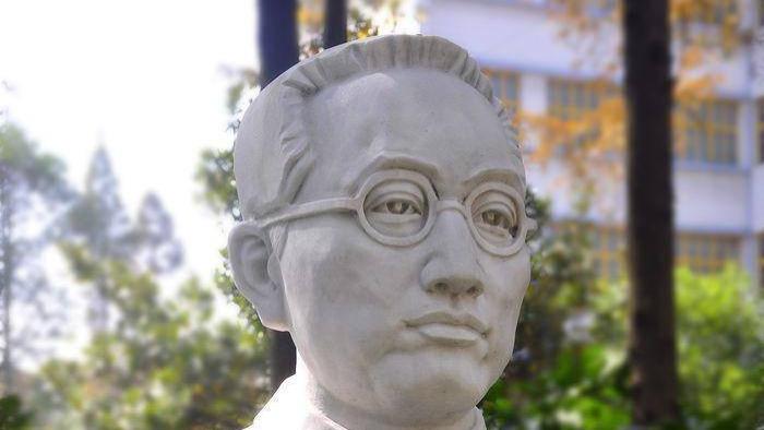 陶行知生于教师之家，留美归国后提倡教育救国，抗战时创办难童学校