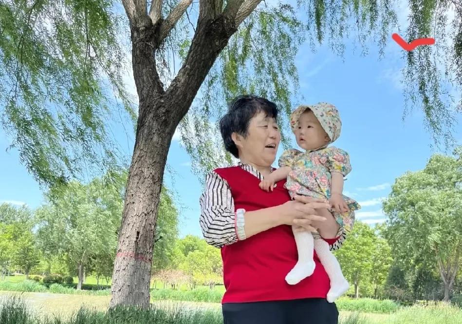 我真是后悔死了，我随口说儿媳妇一句：“你又不上班，又不做家务，你怎么这么懒。”结