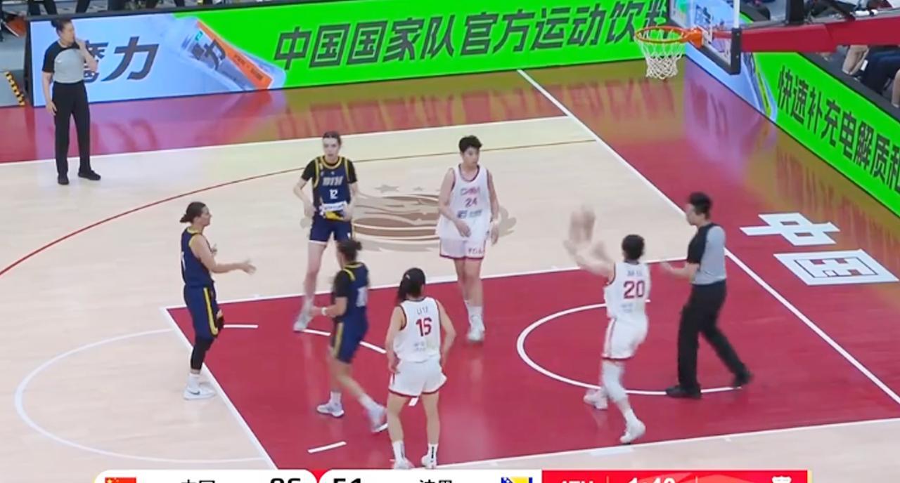 中国女篮在刚刚结束的女篮邀请首场比赛中，以101:55的悬殊比分战胜远道而来的波