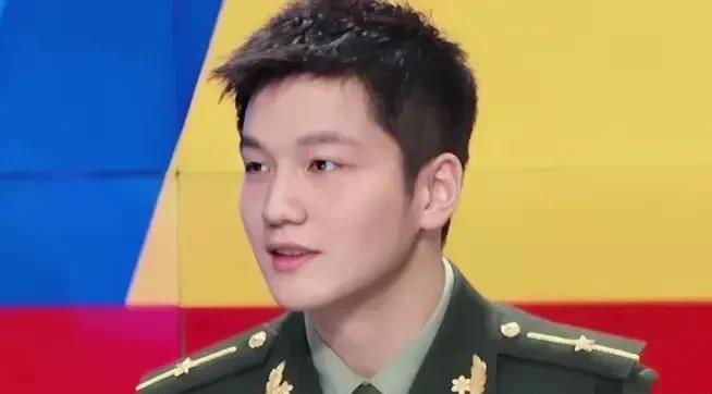 樊振东为国征战十多年了，扛一单也扛了很多年了，其实他一直在扛旗，只是马龙比他大9