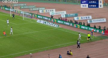 卡扎伊什维利应该是第一位对阵北京国安上演“大四喜”的泰山球员吧！在刚刚结束的山东