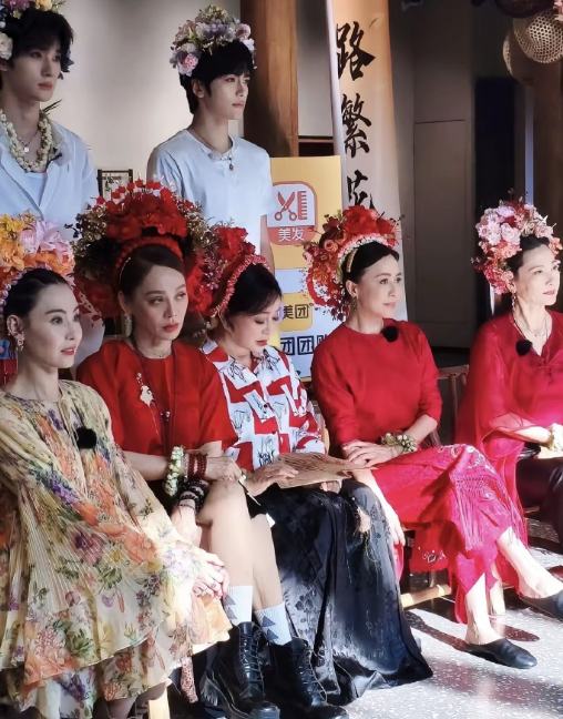 《一路繁花2》这个阵容我真的吹爆！！

影后天团强势集结
刘晓庆、刘嘉玲、宁静、