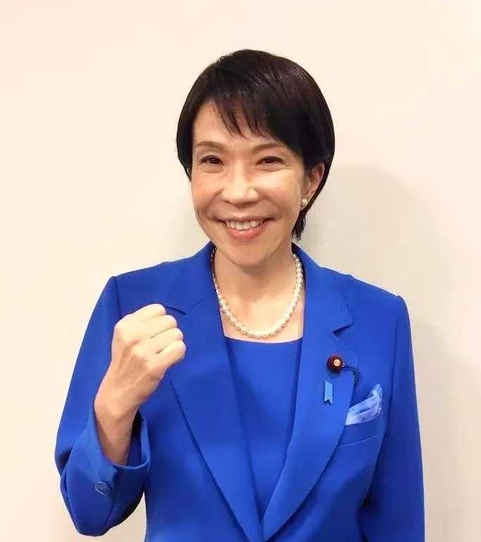 日本的天彻底塌了！就在高市早苗当选自民党党首的时候，日元汇率竟然下跌了。
说白了