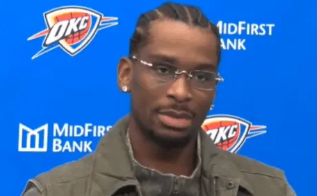 雷霆球员谢伊-吉尔杰斯-亚历山大接受了媒体采访，谈到了即将与马刺展开第四次交手的