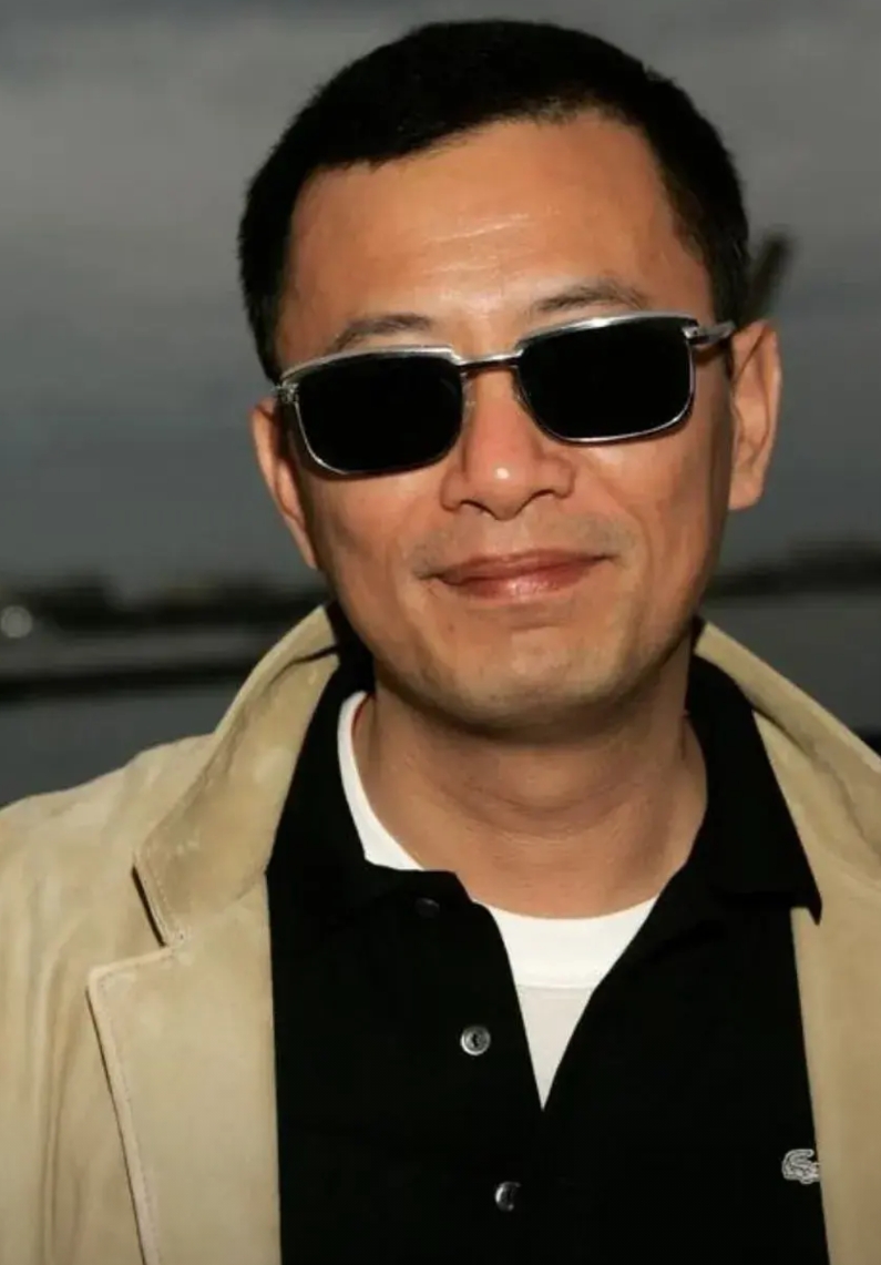 王家卫身上真是有玄学

只要和他合作过的主演

无论男女都能拿奖，这次更奇葩
