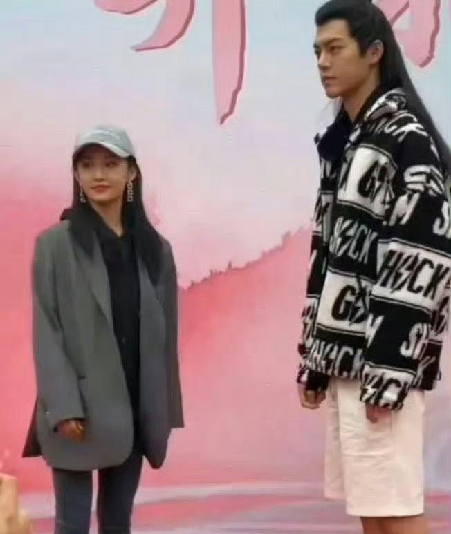 网友说男女主身高差越大，生孩子会越痛 ！