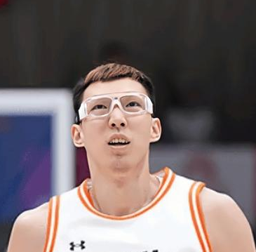 四川为了让周琦为他们出战全运会开出了600万的高薪，结果止步半决赛。全运会男篮半