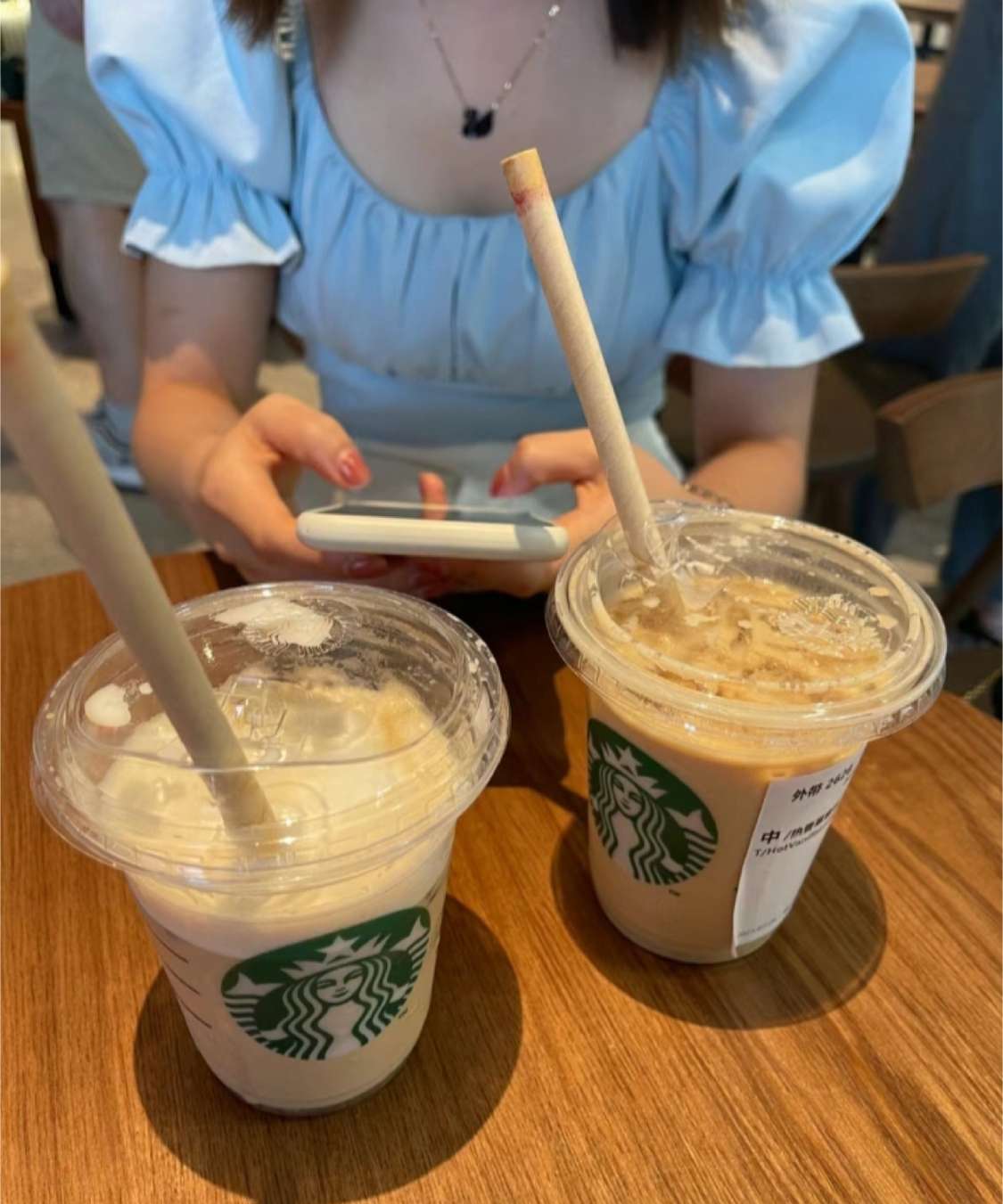 终于见面了 直接安排喝咖啡 女生蛮好看的
