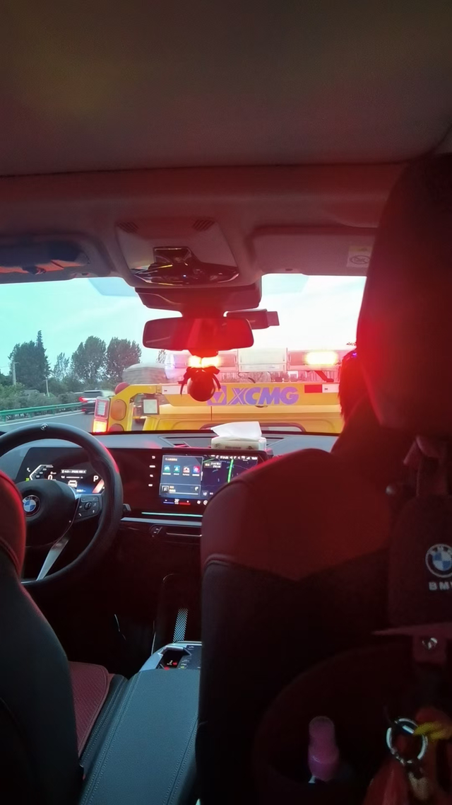 宝马x1发动机故障灯报错
新车买了半年，公里数只有2000多，前段时间发动机故障