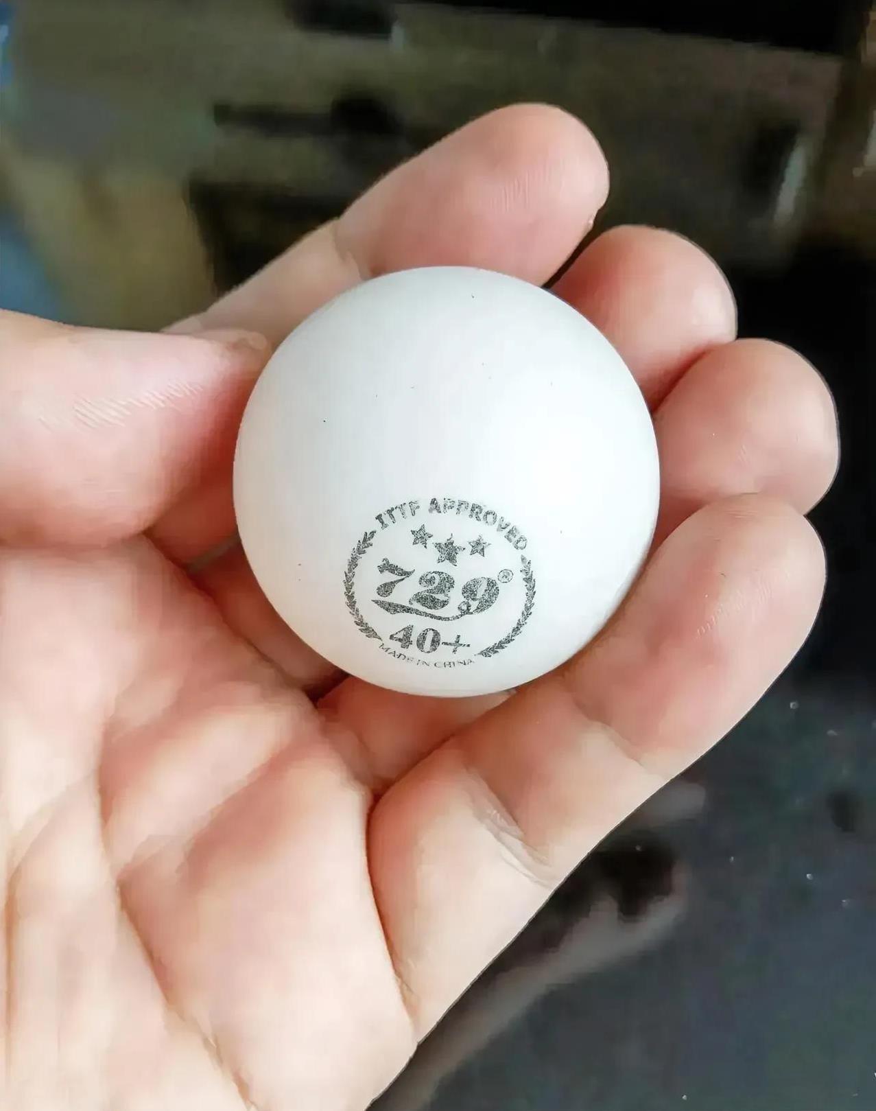 一球友说，他的球没劲儿，软溻溻的，像刚出锅的蒸馒头，可是他自己却是真的用了不小的