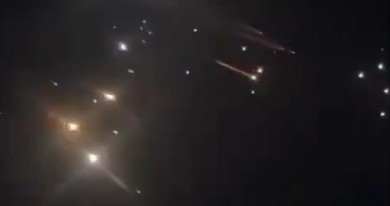过去24小时，以色列上空一直在下“铁雨”，数百颗弹头倾泻到特拉维夫等多个城市。看