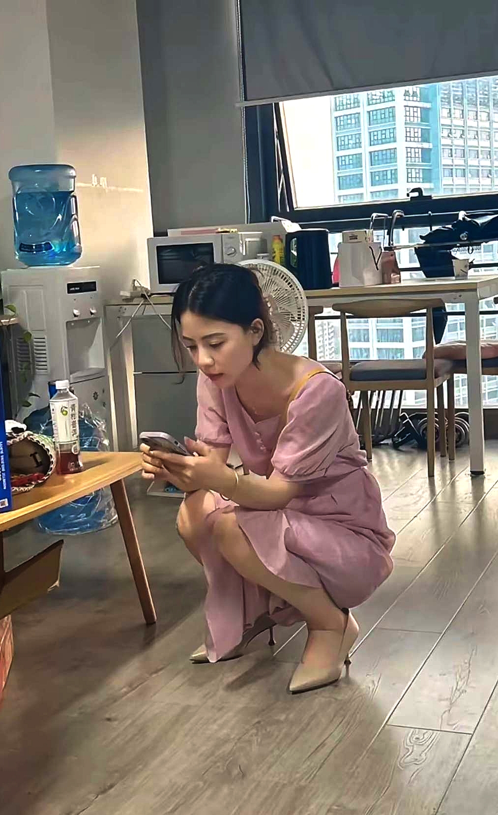 很喜欢的同事，又不太好表白，毕竟她有老公，我也有[害羞]