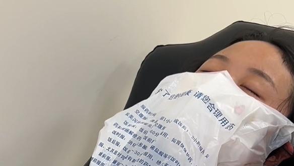 虐童案惊现“恶魔后妈”！生母庭审晕厥，生父冷血旁观：3岁男童惨死背后的爱恨纠葛