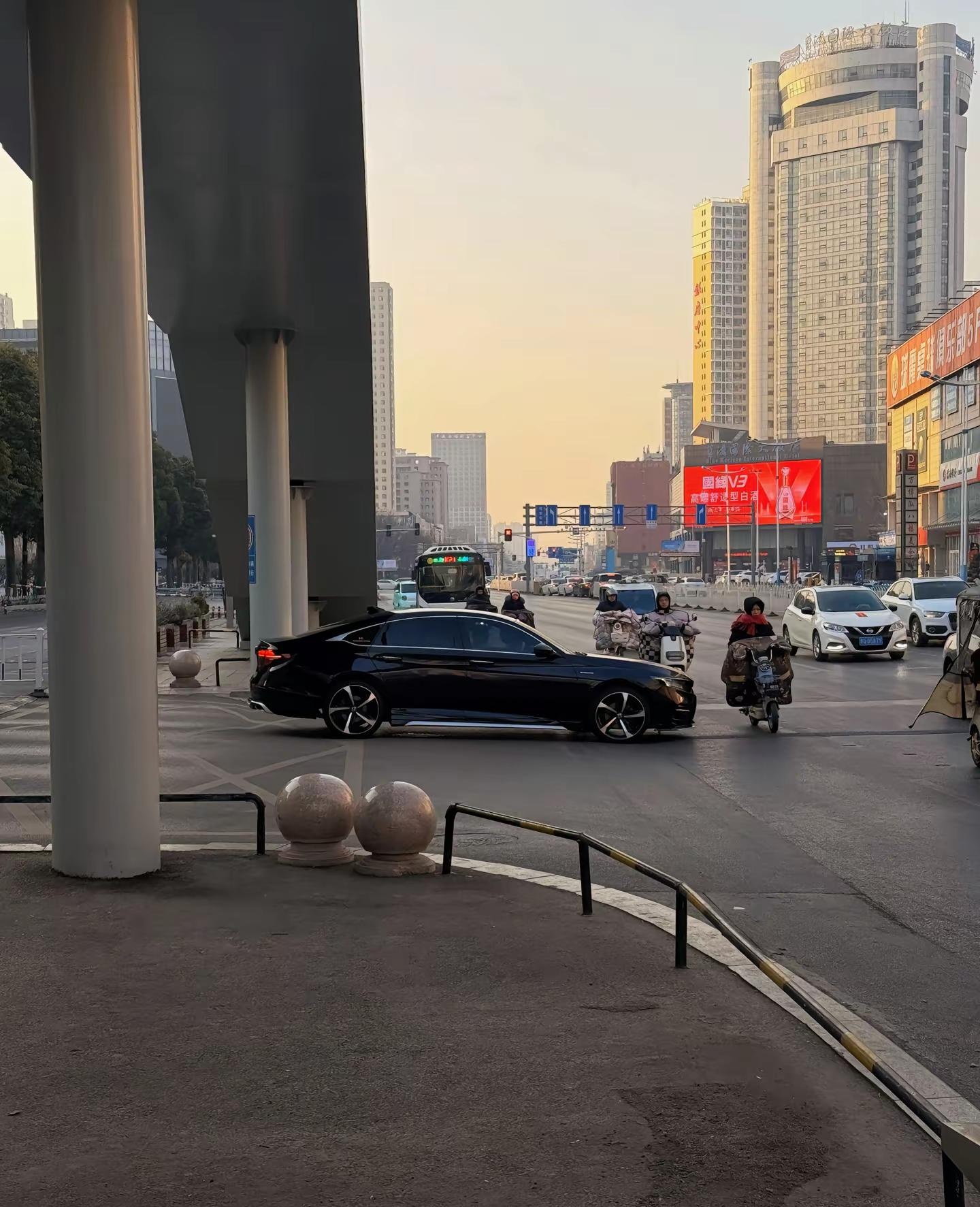 “这个雅阁改的真有品味 跟我之前遇到的鬼火不太一样”#行政雅阁
