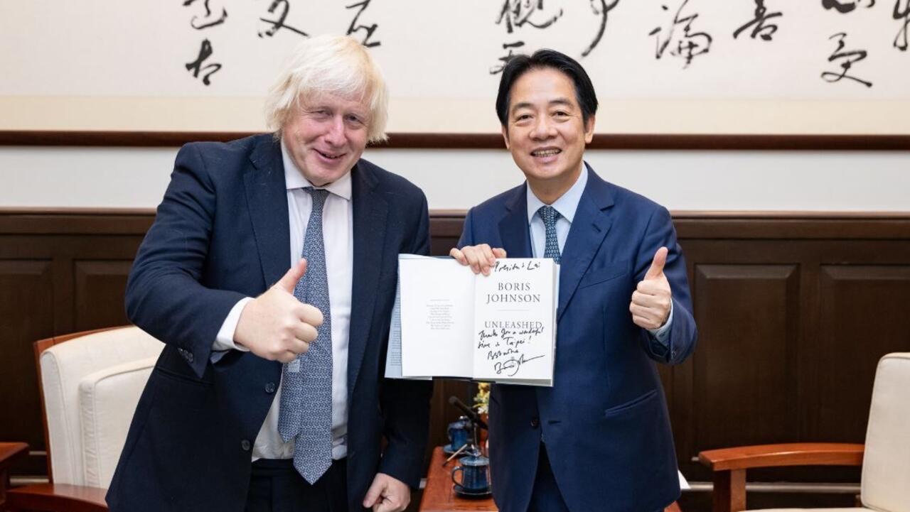 英国前首相约翰逊窜访台湾
据法新社8月5日报道，英国前首相鲍里斯·约翰逊当天抵达
