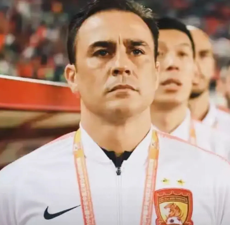 卡纳瓦罗再次竞争中国男足主教练一职，其自报年薪不足在前恒大时期的十分之一。
有关