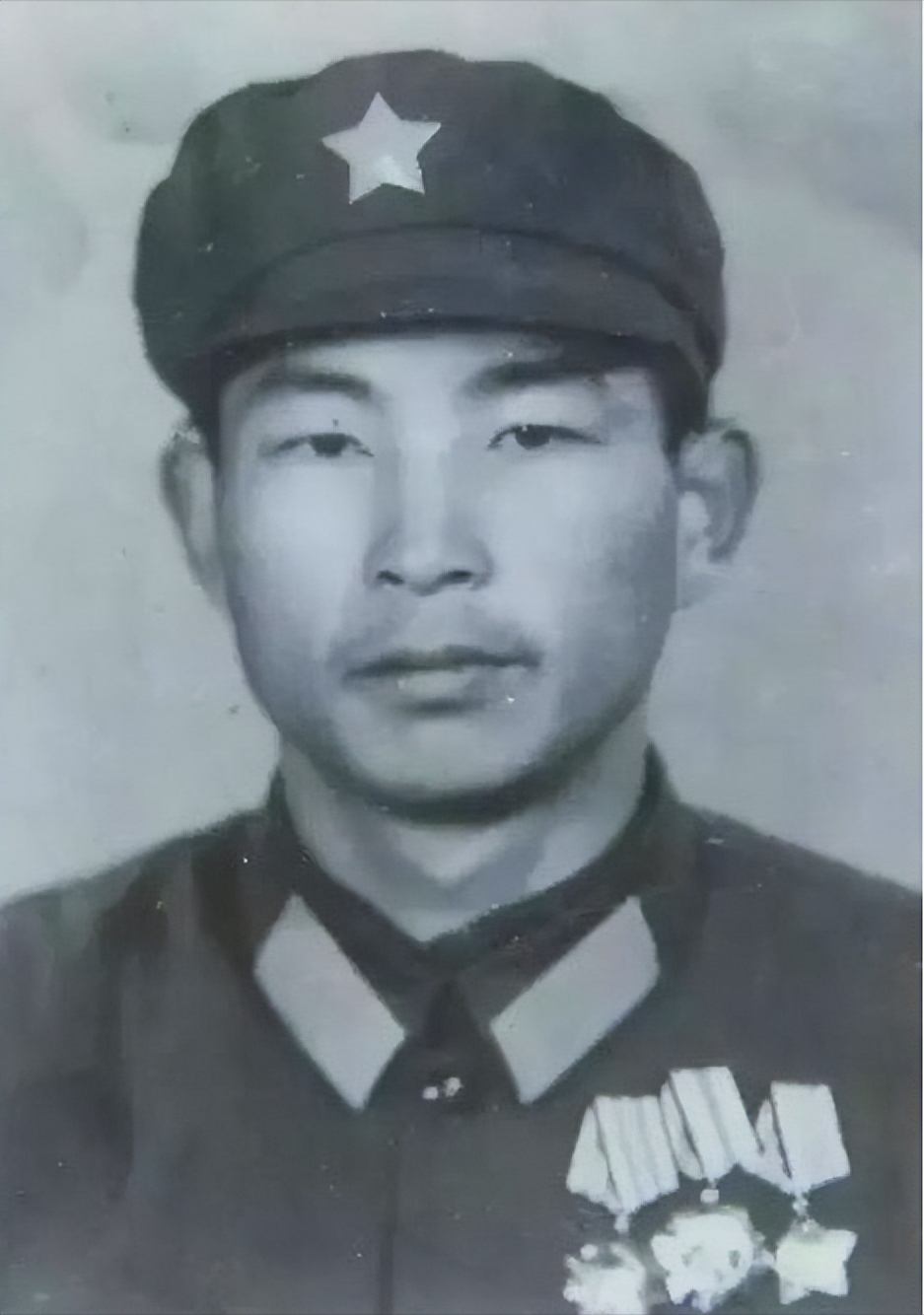 “投降吧，中国娃子！”1980年，小战士被运越军包围，又赶上子弹打光了，他拔出刺
