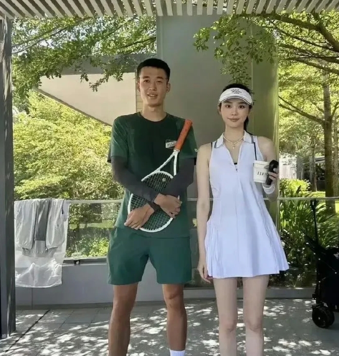 偶遇奚梦瑶，“电视上看着一般般，真人巨漂亮” ​
