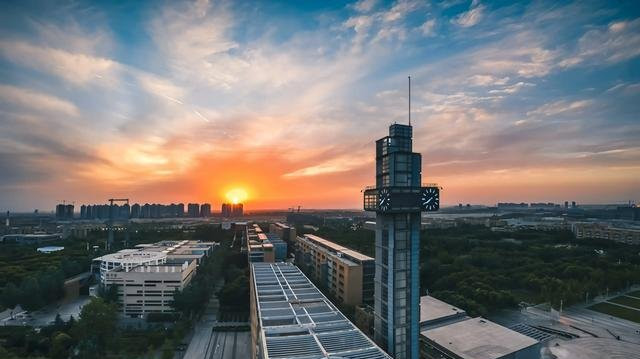 西安电子科技大学与电子科技大学实力差距大吗？考生们该如何选择