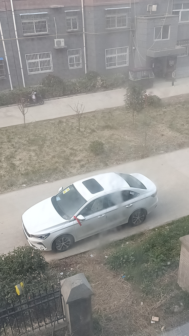 帝豪中控反应慢
前天刚买的，帝豪四代尊贵。落地8.2为什么感觉中控反应好慢啊，是