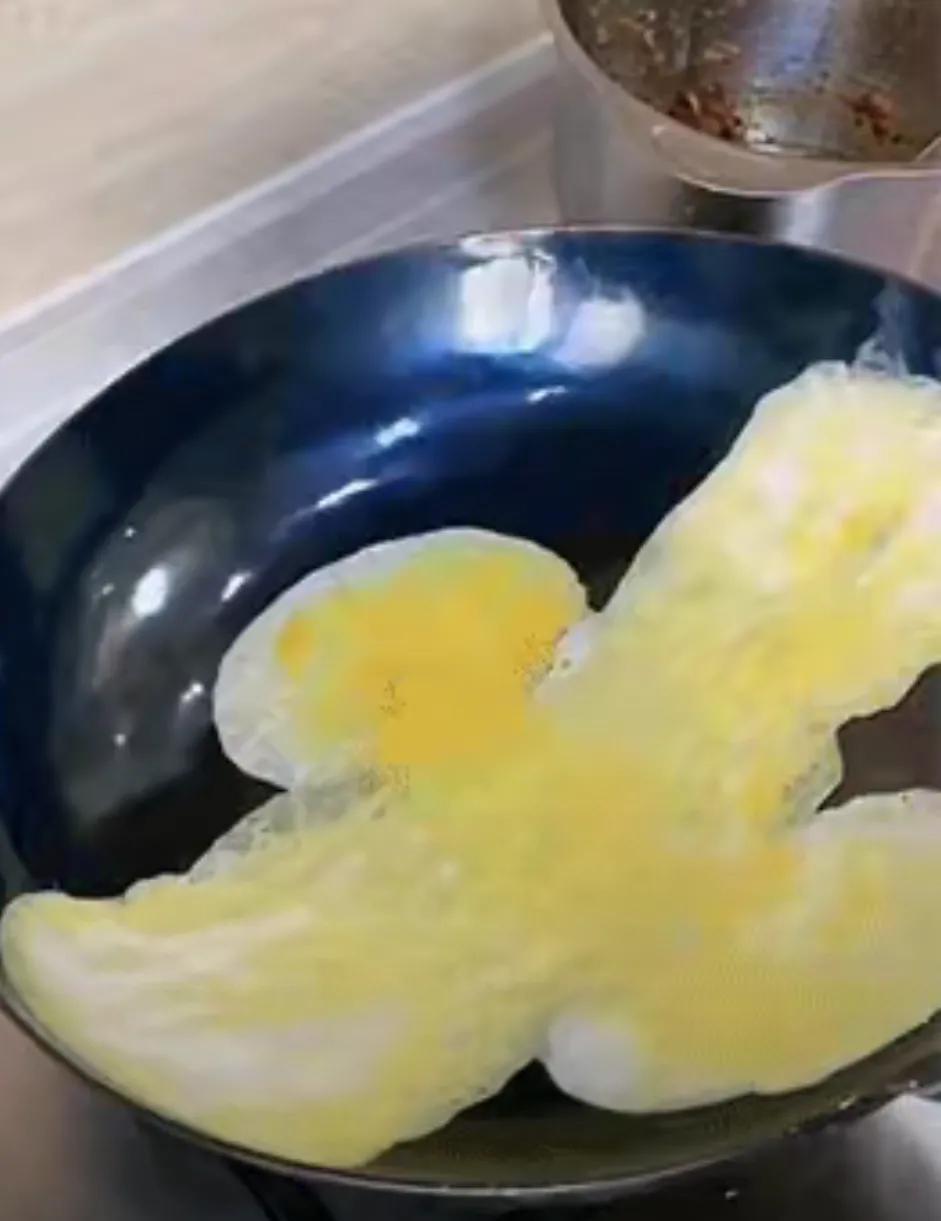 新学的煎鸡蛋，就是不知道好吃不好吃