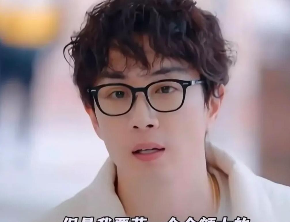 李承铉自曝家里财政大权分配：自己赚的钱自己管，但超过1000块就得向戚薇报备。胡