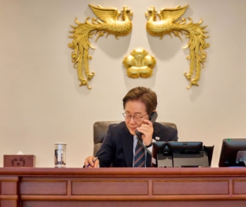 李在明高官落马
上任仅仅5天，李在明政府首位的高级官员落马：总统室民政首席秘书吴