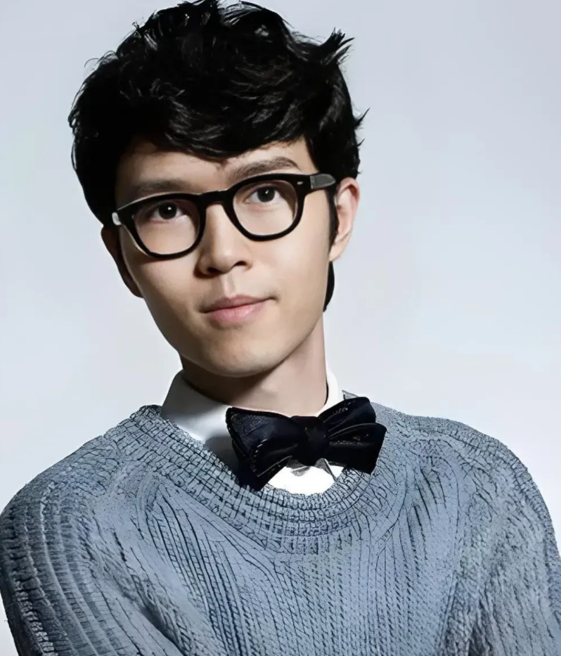 我闺蜜听到方大同去世后，愣了5分钟，马上打开手机

下单了一个自助餐，她说“你发