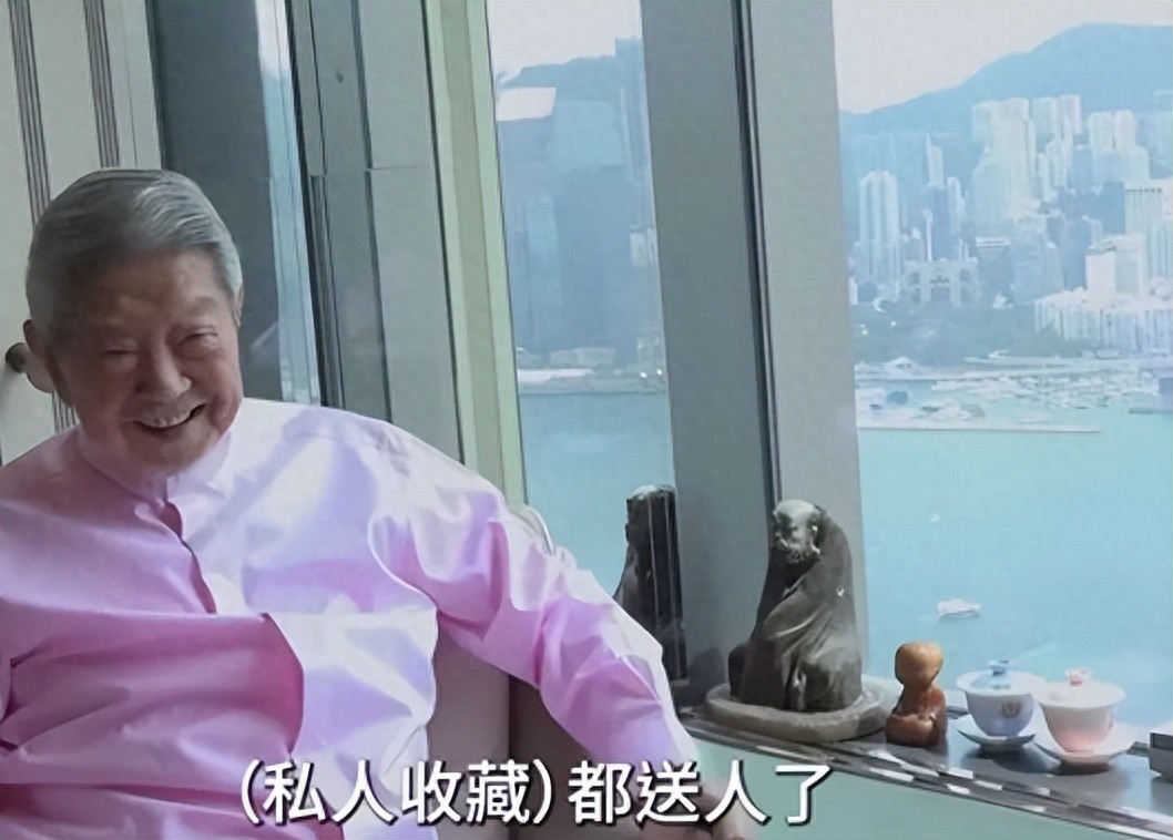 不懂蔡澜的人说他无儿无女，耄耋之年成为“孤家寡人”，死后送终的人也没有，且自此断