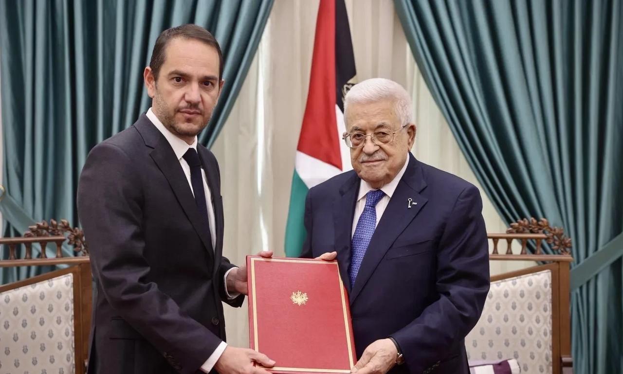 法国承认巴勒斯坦国。法国驻耶路撒冷的总领事向巴勒斯坦总统阿巴斯递交了国书，表示法
